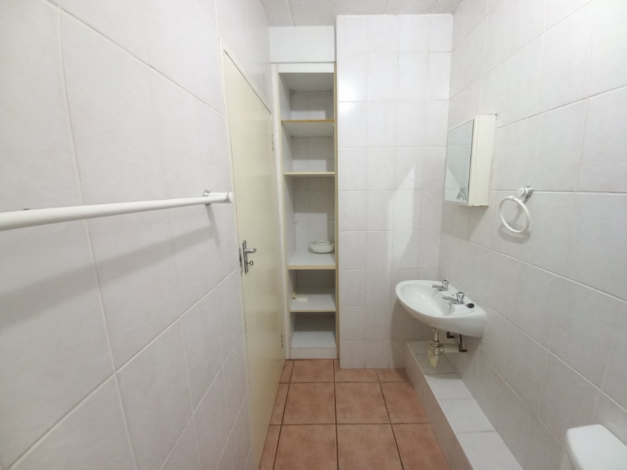 To Let  Bedroom Property for Rent in Kannoniers Park North West